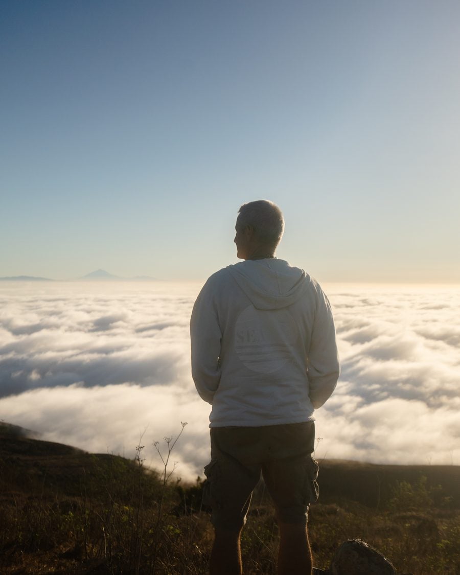 Karsten Mohr an Land, über dem Wolkenmeer auf El Hierro